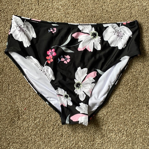 NWOT Womens XL High Rise Cheeky Swimsuit Bottom, Black Floral Pattern - Picture 1 of 3